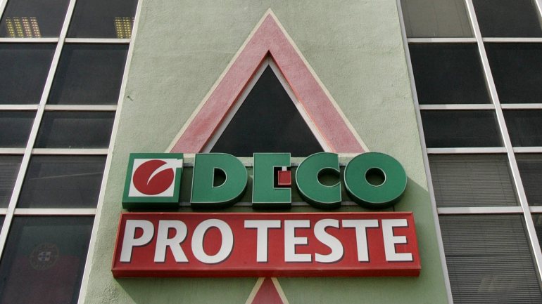 A &quot;venda direta&quot; destes testes ao público é proibida em Portugal. No entanto, o consumidor pode adquiri-los através da internet