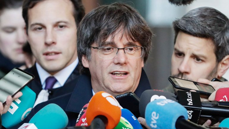 O Supremo Tribunal de Espanha condenou a penas entre os nove e os 13 anos de cadeia políticos e responsáveis por associações cívicas catalãs