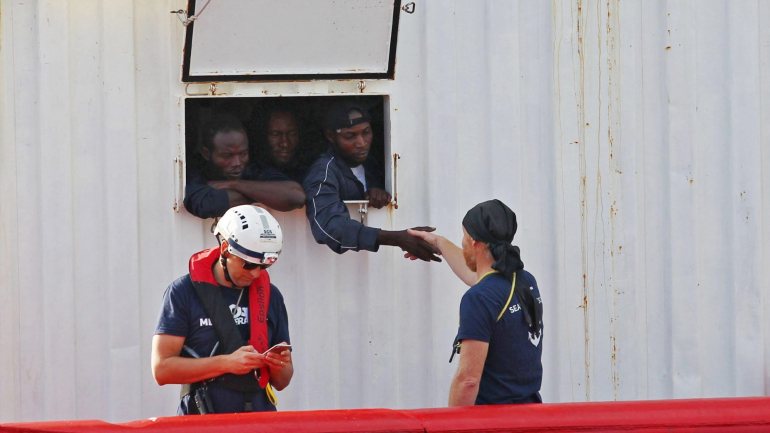 Os 104 migrantes estão há 11 dias a bordo do navio humanitário “Ocean Viking”