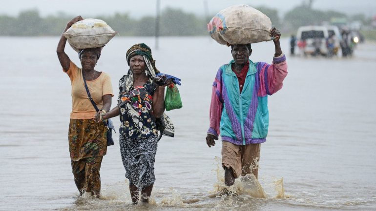 Com cenários de chuva fortes, vendavais, ciclones, cheias e inundações nas vilas e cidades moçambicanas, o governo moçambicano prevê que 1,6 milhões de pessoas possam ser afetadas