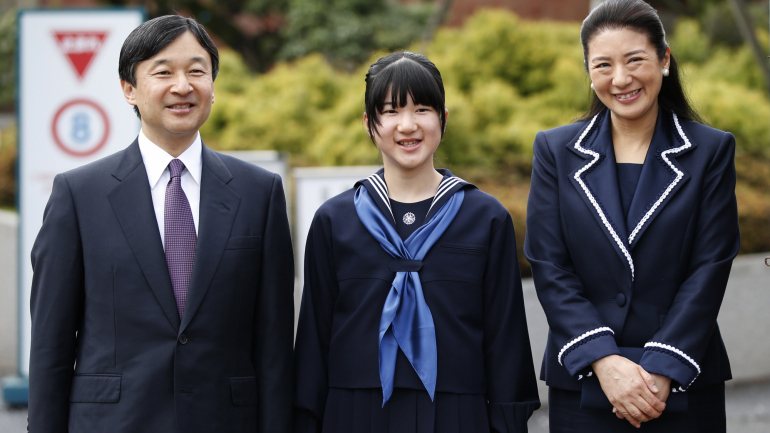 A um mês de completar 18 anos, a princesa Aiko não tem, neste momento, qualquer hipótese de suceder ao pai no trono japonês
