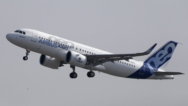 Em julho o consórcio Airbus tencionava entregar entre 880 e 890 aparelhos