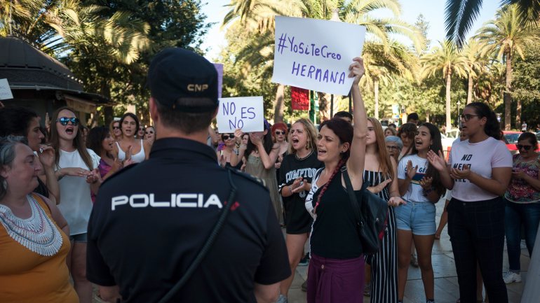 Manifestação em julho deste ano de apoio à vítima violada em 2016