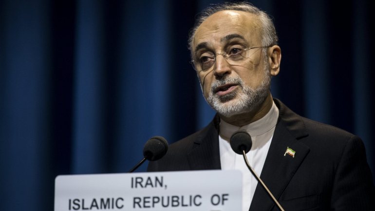 Devido à retirada unilateral dos Estados Unidos do pacto em 2018 e à reposição de sanções, o Irão começou, em maio, a violar alguns dos compromissos nucleares assumidos