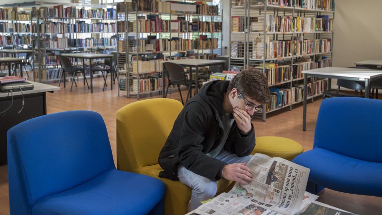 Afastado das bibliotecas nacionais está o espectro que as ensombrou na viragem do milénio, com o crescimento das novas tecnologias