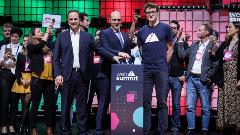 Fernando Medina, Pedro Siza Vieira e Paddy Cosgrave no momento oficial da abertura da Web Summit
