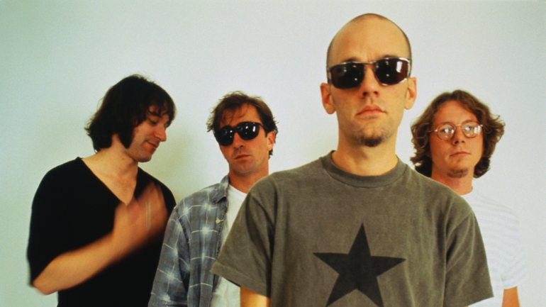 Peter Buck, Mike Mills, Michael Stipe e Bill Berry: os R.E.M. em 1994, ano em que foi originalmente editado o álbum &quot;Monster&quot;