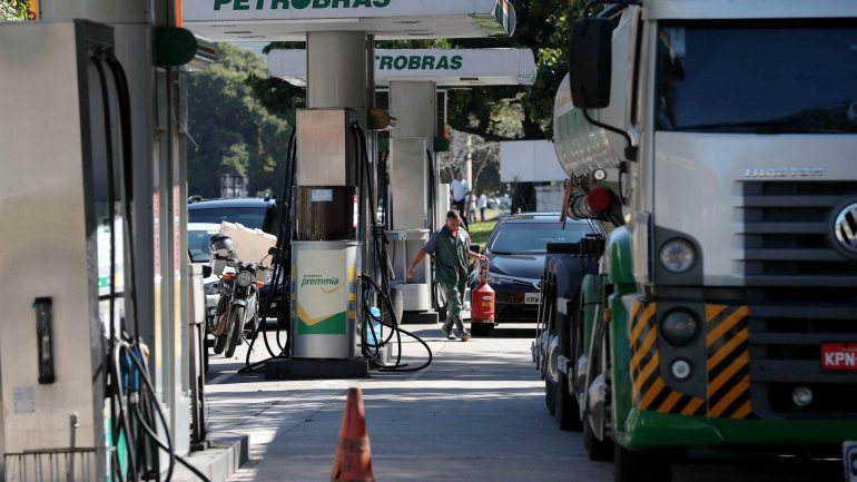 A Petrobras também informou esta quinta-feira que concluiu a venda da Liquigás
