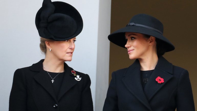 Sophie, condessa de Wessex e Meghan Markle, fotografadas este domingo num memorial fúnebre, em Londres @ Chris Jackson/Getty Images