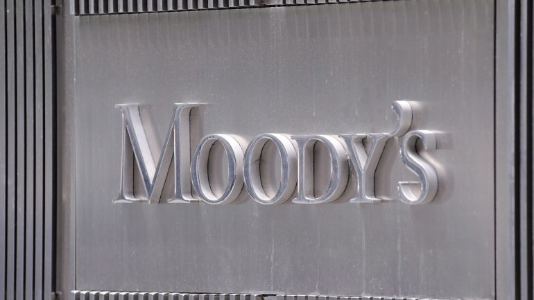 A Moody's adverte que as baixas taxas de juro incidirão particularmente nos bancos &quot;com maior exposição a empréstimos com taxa variável, como crédito hipotecário à habitação&quot;