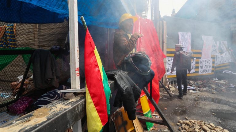 Os confrontos entre apoiantes e opositores do Presidente da Bolívia causaram ainda pelo menos 384 feridos