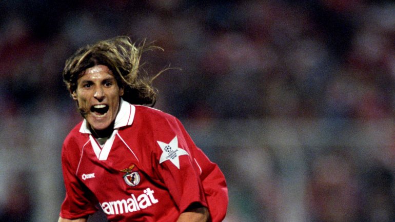 Claudio Caniggia ganhou destaque depois de ter levado um cartão vermelho no Benfica-Sporting, polémico dérbi lisboeta na temporada de 1994-95 que foi repetido e depois anulado