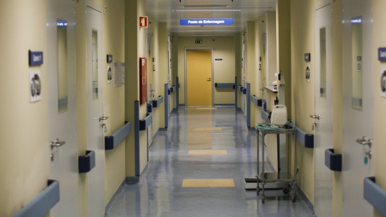 A Associação dos Administradores Hospitalares lamenta que a nova equipa ministerial insista em soluções que não funcionam e que limitam a autonomia dos hospitais