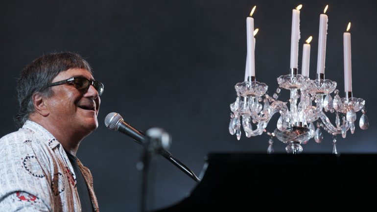 José Cid tem 77 anos e foi o terceiro português distinguido nos Grammy latinos, depois de Carlos do Carmo e Elisabete Matos