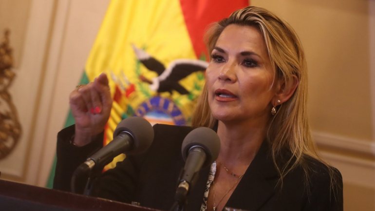 Jeanine Añez proclamou-se Presidente da Bolívia dois dias após a renúncia de Evo Morales