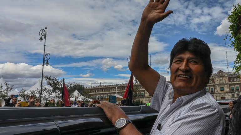 Evo Morales e Alvaro Garcia Linera demitiram-se dos seus cargos face à pressão social e às fortes manifestações que abalam o país, no dia 10 de novembro