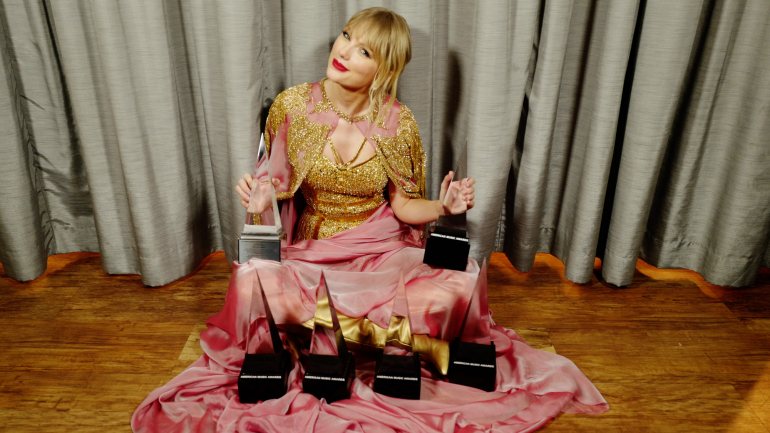 Taylor Swift conta com 29 American Music Awards. O número é superior ao de Michael Jackson, segundo a organização
