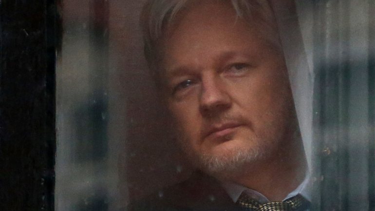 Julian Assange está detido em Londres à espera do início do processo de extradição pedido pelos Estados Unidos da América