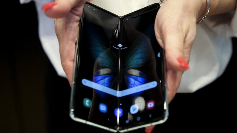 O Samsung Galaxy Fold é o smartphone topo de gama da Samsung e um dos primeiro telemóveis com ecrã dobrável a ser lançado no mercado