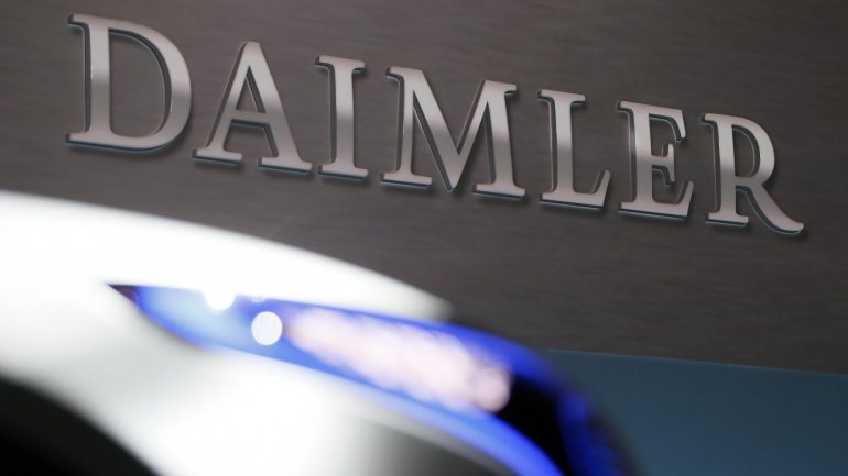A Daimler já tinha anunciado que quer poupar 1,4 mil milhões de euros em encargos com pessoal