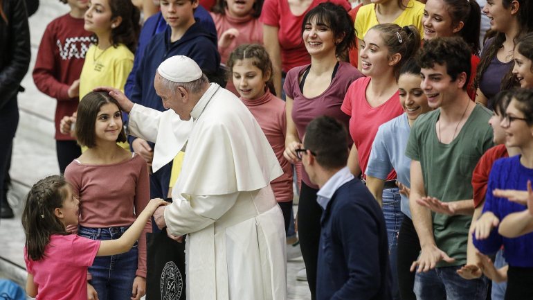 O pontífice falava durante uma audiência no Vaticano com milhares de estudantes e de professores