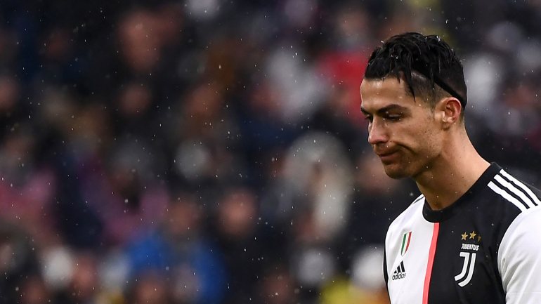 Ronaldo quebrou de penálti a série de jogos sem marcar na Juventus (quatro) mas campeão italiano não foi além do empate em casa