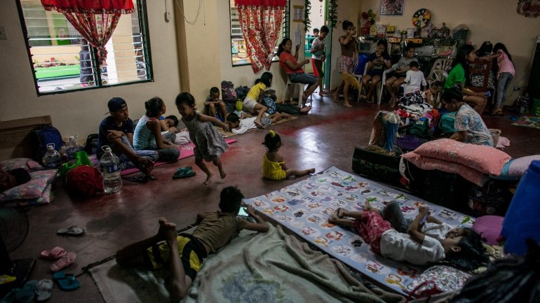Cerca de 70 mil pessoas deixaram já as suas casas na região de Bicol, a primeira zona na trajetória do Kanmuri