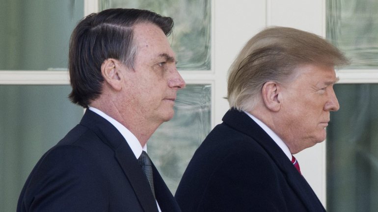 Jair Bolsonaro, presidente do Brasil, diz que tem um canal aberto com Donald Trump e que poderá conversar com o Presidente dos Estados Unidos