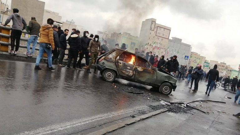 Apenas na cidade de Chahriar, província de Teerão, foram registadas dezenas de mortos