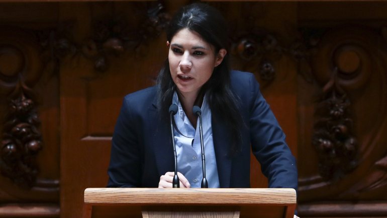 Mariana Mortágua propõe medidas para acabar com &quot;comissões exorbitantes&quot;