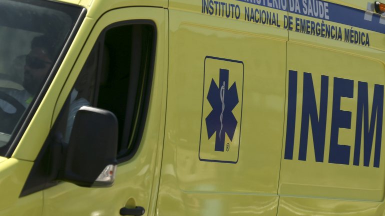 No local estiveram duas ambulâncias do INEM, a GNR, os Bombeiros Voluntários de Coimbra e uma equipa da Brisa