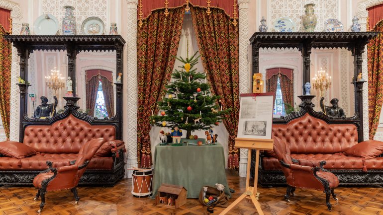 Até 6 de janeiro, o Palácio da Pena recria a primeira árvore de Natal feita em Portugal, por D. Fernando II