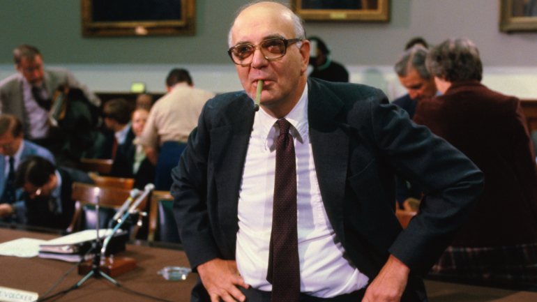 Volcker travou a inflação na década de 80 e convenceu o Congresso a impor restrições à banca especulativa depois da crise de 2008-09