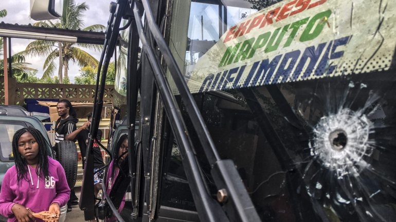 O alvo foi um autocarro que fazia transporte de passageiros de Maputo