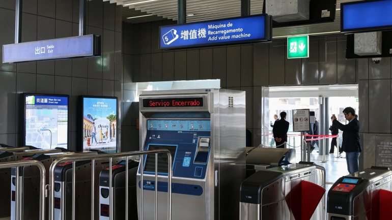 O metro ligeiro de Macau arrancou esta terça-feira, com a primeira viagem a partir do terminal marítimo da Taipa às 15h33