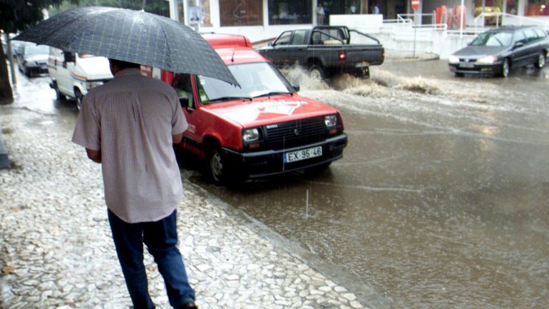 os Os distritos de Viseu e Vila Real vão estar sob aviso amarelo entre as 9h e as 21h de quinta-feira por causa da previsão de chuva persistente