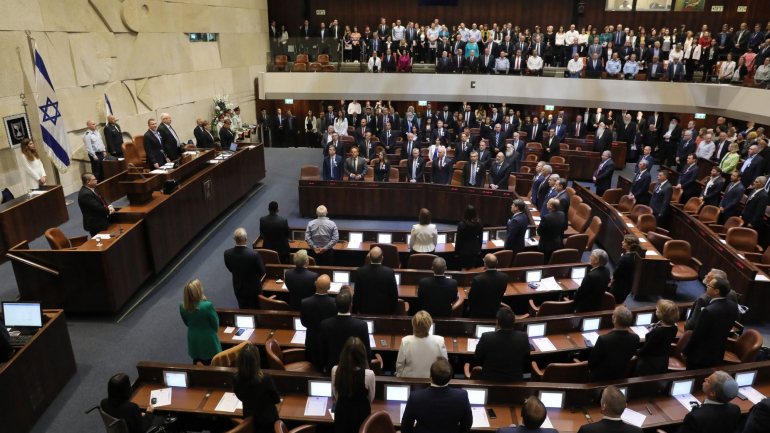 Projeto-lei pode precipitar a dissolução do Parlamento