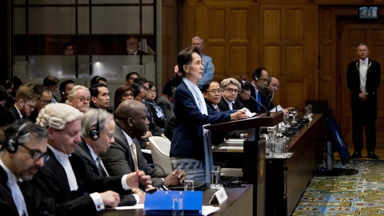 Suu Kyi  disse a um painel de 17 juízes que no seu país &quot;as violações de direitos humanos não são toleradas&quot;