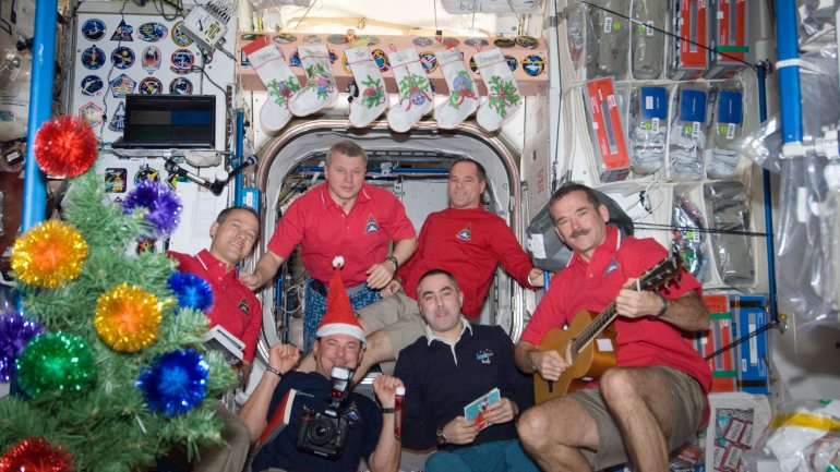 Uma fotografia de uma missão na Estação Espacial Internacional durante a época natalícia.