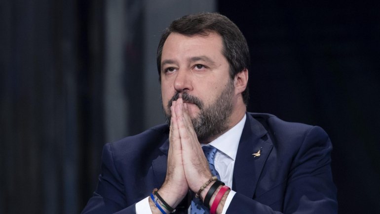Matteo Salvini já reagiu dizendo que não usou os aviões do Estado para férias e que está ansioso por se defender em tribunal