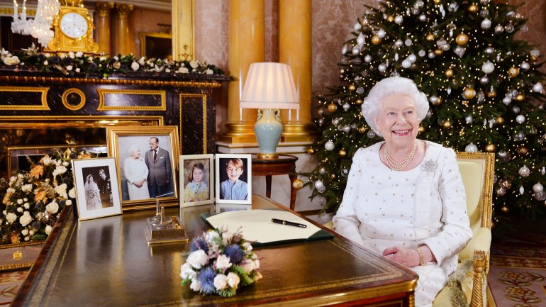 Às 15h do Dia de Natal, a rainha faz um discurso à nação que é acompanhado pela família real britânica pela TV