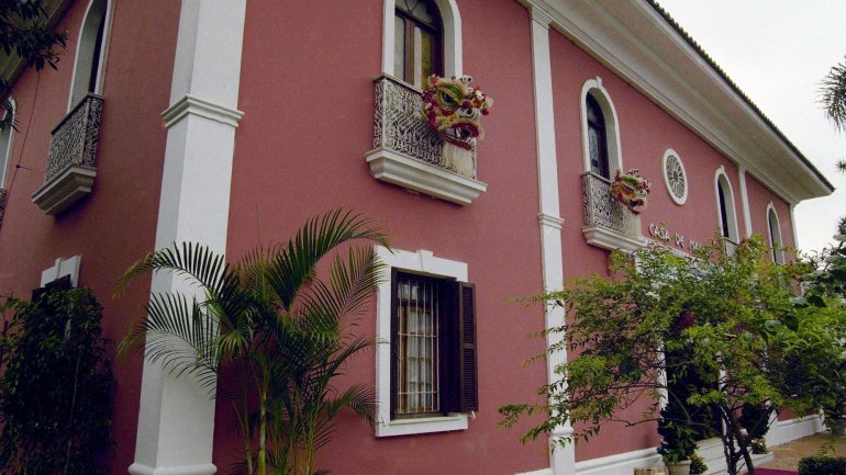 A Casa de Macau situa-se numa vivenda da Avenida Almirante Gago Coutinho, em Lisboa