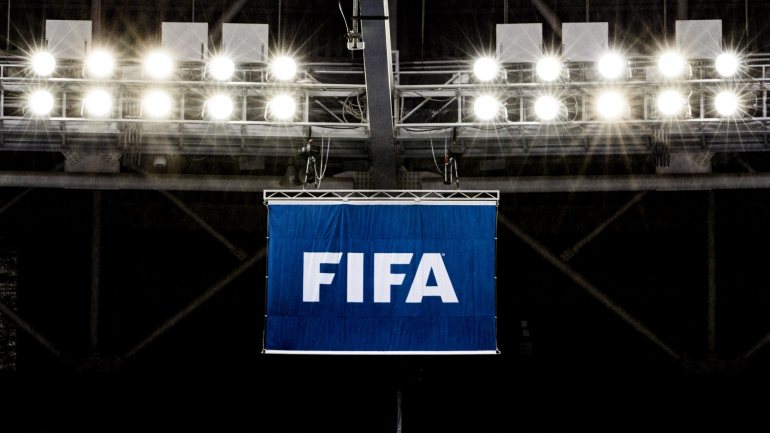 Caso a ação venha a ter um veredicto favorável, a FIFA pretende que o dinheiro seja usado na sua totalidade “no desenvolvimento do futebol”