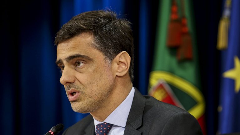 O presidente do PSD, Rui Rio, acusou na quarta-feira o Governo de &quot;fraude democrática&quot; na proposta orçamental para 2020