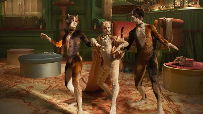Francesca Hayward, (ao centro) veio do Royal Ballet para dançar em &quot;Cats&quot; e é das poucas que se salva deste desastre