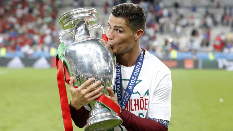 Ronaldo recordou sofrimento no banco após sair lesionado na final do Euro e falou da festa depois do título mais importante da carreira