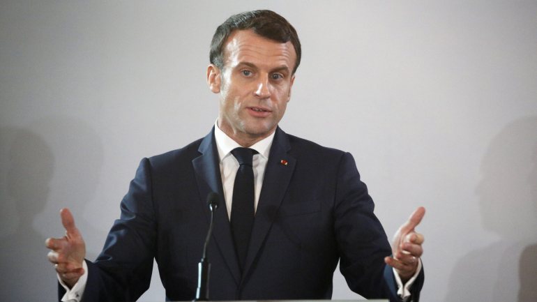 O Presidente francês pediu ao executivo para &quot;encontrar um compromisso rápido&quot; com os sindicatos