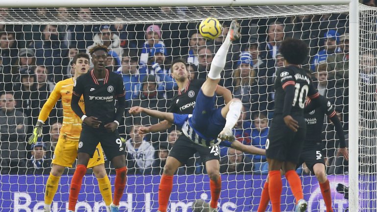 O Chelsea cedo se adiantou no marcador pelo lateral-esquerdo espanhol Azpilicueta, aos 10 minutos