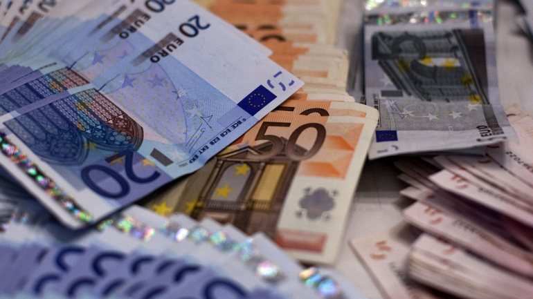 Os ativos em depósitos das administrações públicas diminuíram 300 milhões de euros