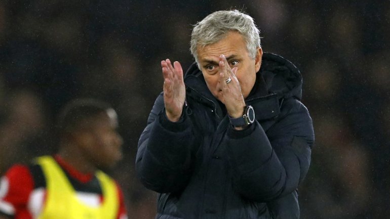 José Mourinho não quis explicar a razão para ter invadido a área técnica do Southampton mas deixou reparos aos apanha-bolas e ao VAR